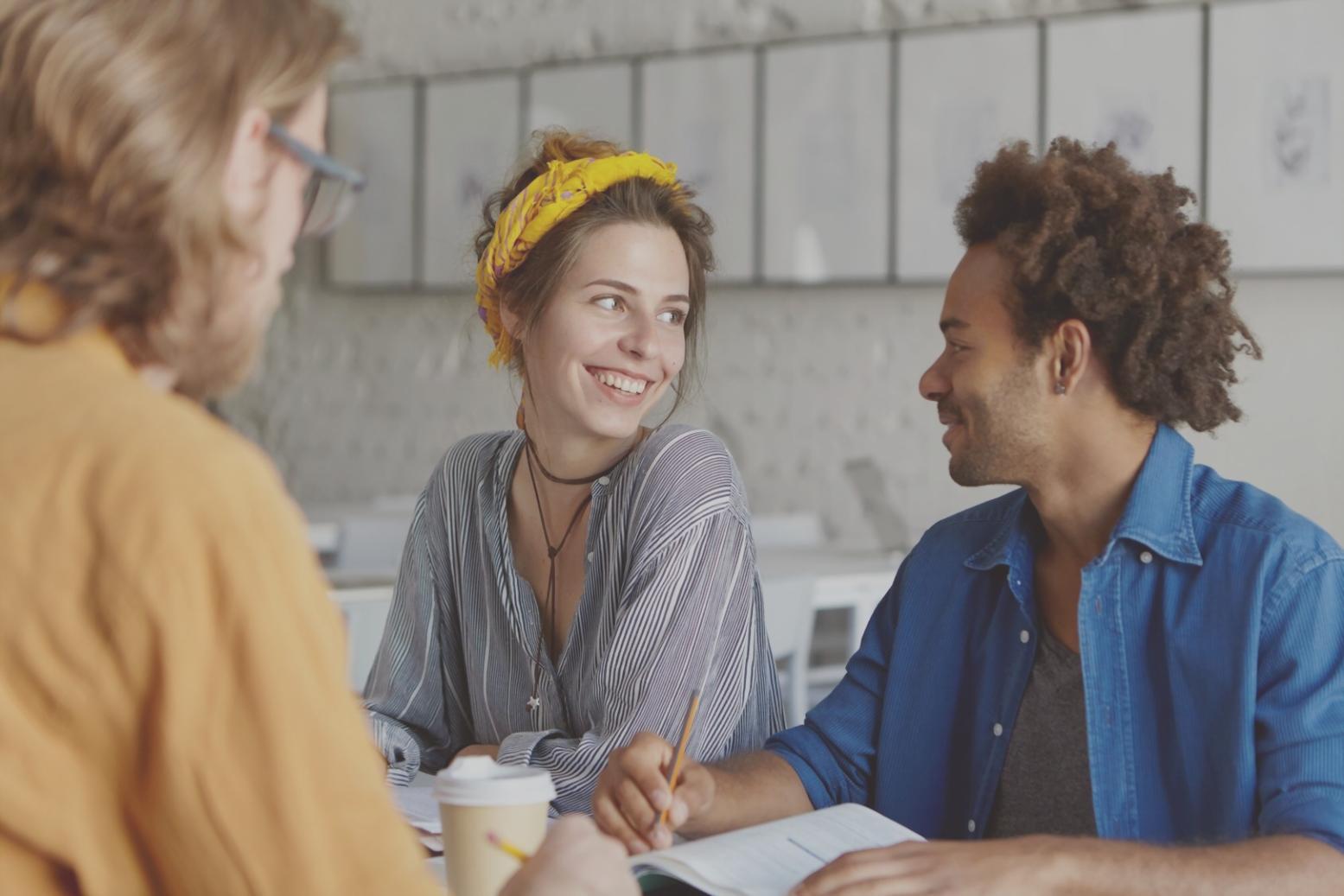 Séance d'accompagnement personnalisé en finances personnelles avec consultant et participant